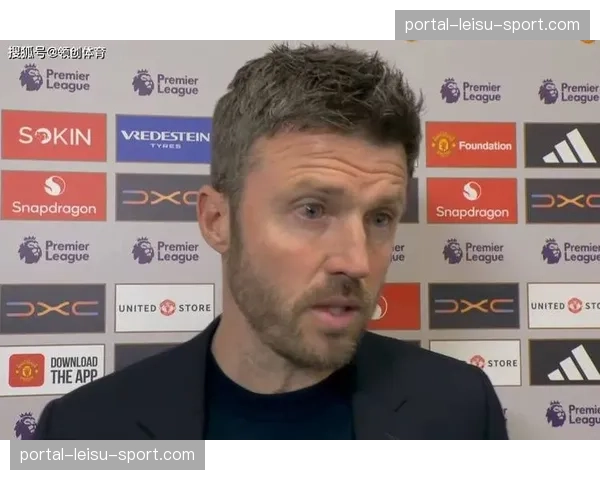 曼联vs利兹联三次不利判罚，B费卡里克赛后怒喷裁判