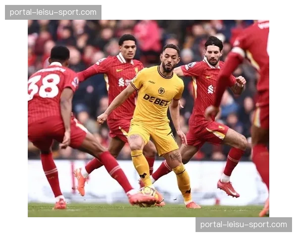 里昂客场2-1掀翻领头羊巴黎，积分追平里尔升至第四